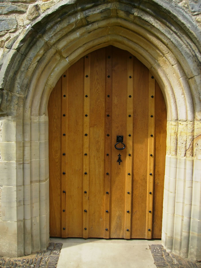 Main entrance to Cowden church